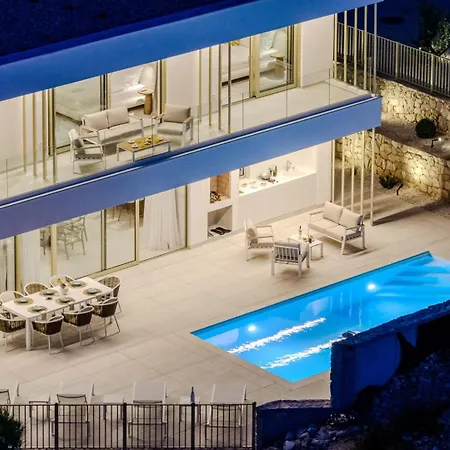 Villa New Luxury Seaside Lemon Tree A-pool, Heated Pool & Sea View & Parking Sutivan
