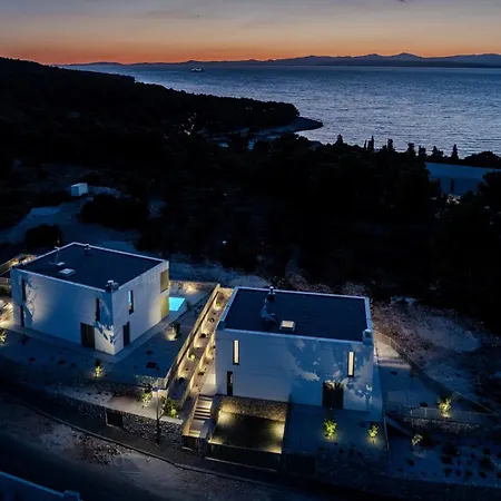 New Luxury Seaside Lemon Tree A-pool, Heated Pool & Sea View & Parking Villa Sutivan