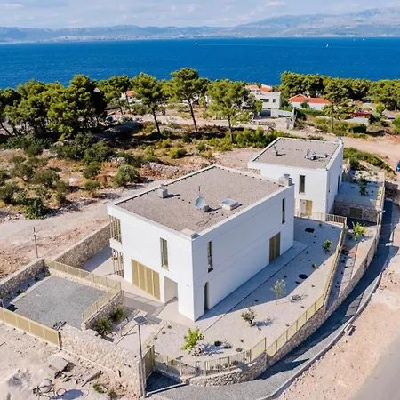 New Luxury Seaside Lemon Tree A-pool, Heated Pool & Sea View & Parking *
