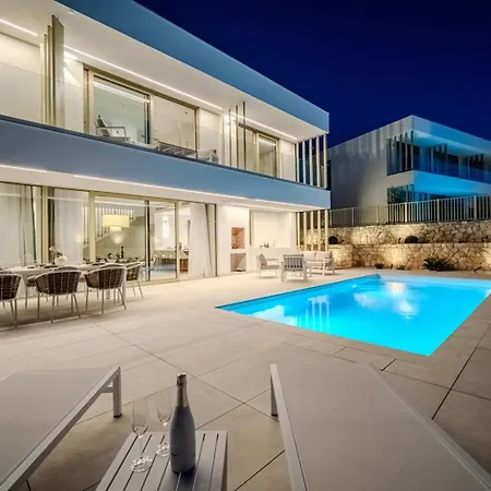 New Luxury Seaside Lemon Tree A-pool, Heated Pool & Sea View & Parking Villa
