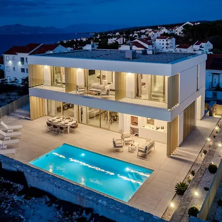 Villa New Luxury Seaside Lemon Tree A-pool, Heated Pool & Sea View & Parking Sutivan