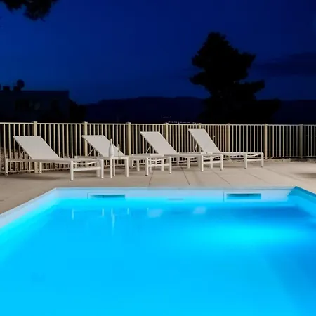 Villa New Luxury Seaside Lemon Tree A-pool, Heated Pool & Sea View & Parking *