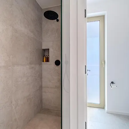 New Luxury Seaside Lemon Tree A-pool, Heated Pool & Sea View & Parking Villa Sutivan