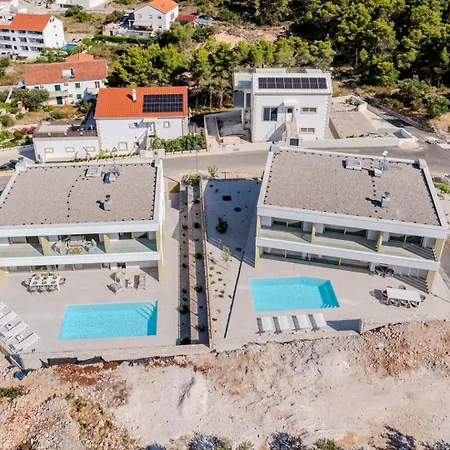 New Luxury Seaside Lemon Tree A-pool, Heated Pool & Sea View & Parking * Sutivan