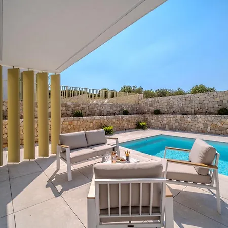 New Luxury Seaside Lemon Tree A-pool, Heated Pool & Sea View & Parking