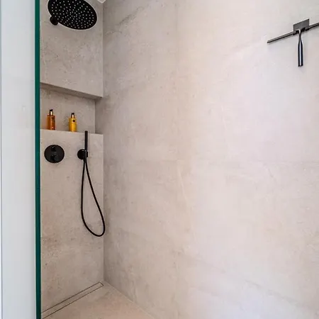 Villa New Luxury Seaside Lemon Tree A-pool, Heated Pool & Sea View & Parking Sutivan