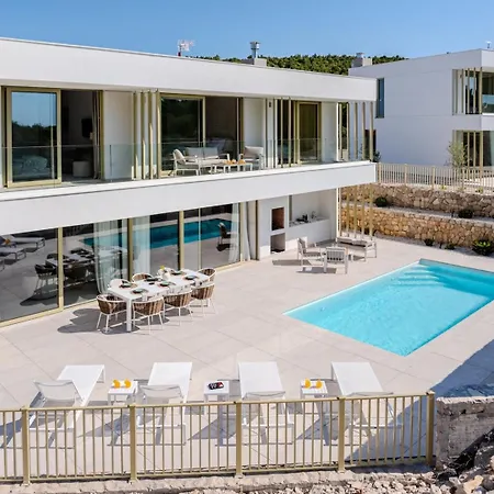 New Luxury Seaside Lemon Tree A-pool, Heated Pool & Sea View & Parking Sutivan