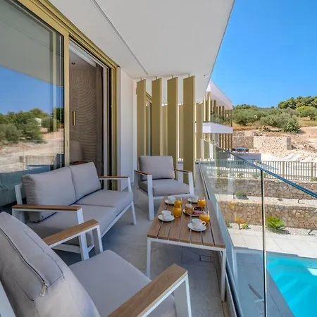 New Luxury Seaside Lemon Tree A-pool, Heated Pool & Sea View & Parking * Sutivan
