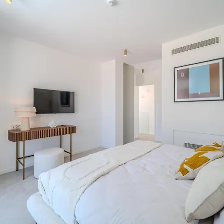 Villa New Luxury Seaside Lemon Tree A-pool, Heated Pool & Sea View & Parking *