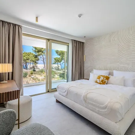 New Luxury Seaside Lemon Tree A-pool, Heated Pool & Sea View & Parking Villa Sutivan