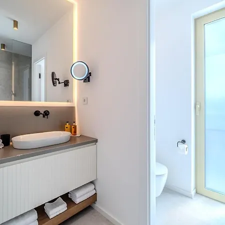New Luxury Seaside Lemon Tree A-pool, Heated Pool & Sea View & Parking *