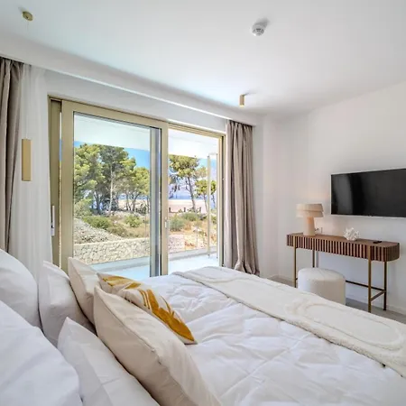 New Luxury Seaside Lemon Tree A-pool, Heated Pool & Sea View & Parking Villa *
