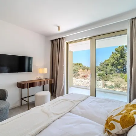 Villa New Luxury Seaside Lemon Tree A-pool, Heated Pool & Sea View & Parking
