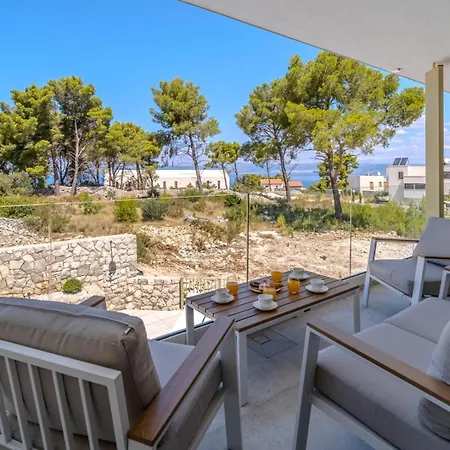 Villa New Luxury Seaside Lemon Tree A-pool, Heated Pool & Sea View & Parking *