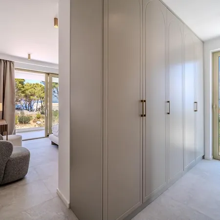 New Luxury Seaside Lemon Tree A-pool, Heated Pool & Sea View & Parking *