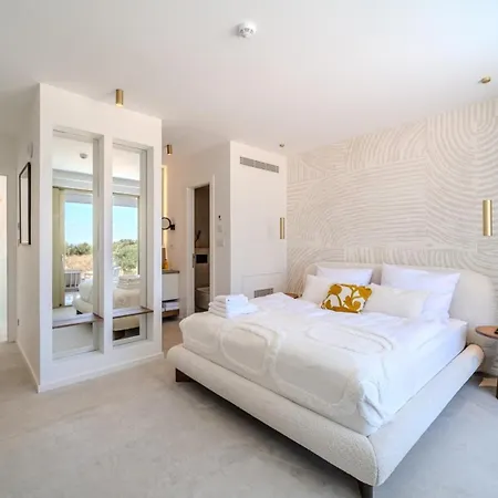 New Luxury Seaside Lemon Tree A-pool, Heated Pool & Sea View & Parking Sutivan