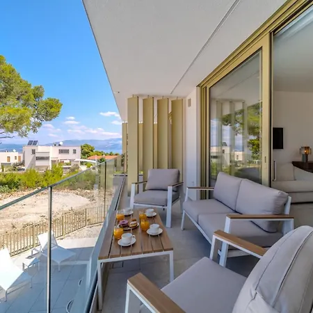 New Luxury Seaside Lemon Tree A-pool, Heated Pool & Sea View & Parking