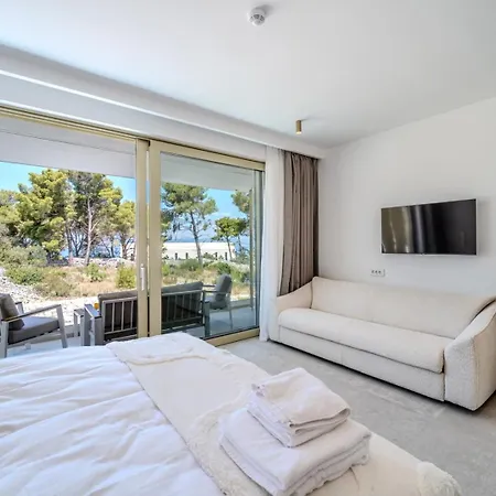 Villa New Luxury Seaside Lemon Tree A-pool, Heated Pool & Sea View & Parking *