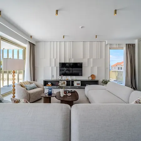 New Luxury Seaside Lemon Tree A-pool, Heated Pool & Sea View & Parking Villa Sutivan