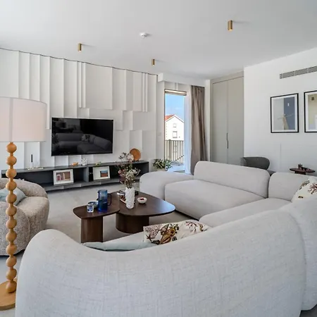 Villa New Luxury Seaside Lemon Tree A-pool, Heated Pool & Sea View & Parking Sutivan