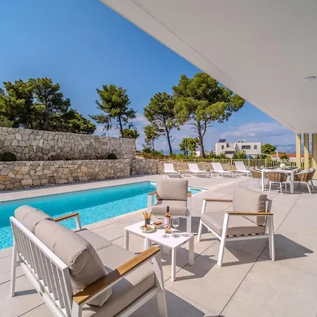 New Luxury Seaside Lemon Tree A-pool, Heated Pool & Sea View & Parking Villa