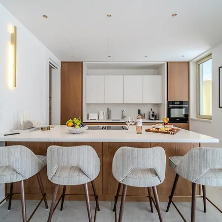 New Luxury Seaside Lemon Tree A-pool, Heated Pool & Sea View & Parking Villa *