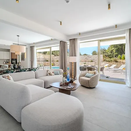 Villa New Luxury Seaside Lemon Tree A-pool, Heated Pool & Sea View & Parking Sutivan