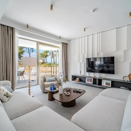 New Luxury Seaside Lemon Tree A-pool, Heated Pool & Sea View & Parking *