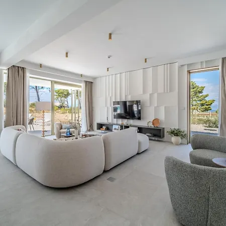 Villa New Luxury Seaside Lemon Tree A-pool, Heated Pool & Sea View & Parking