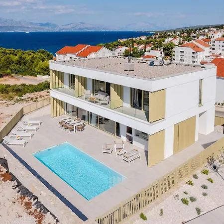Villa New Luxury Seaside Lemon Tree A-pool, Heated Pool & Sea View & Parking