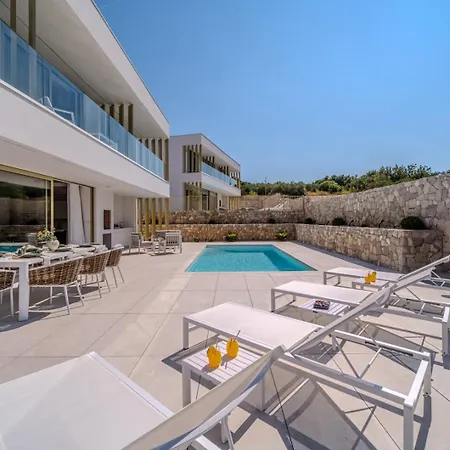 New Luxury Seaside Lemon Tree A-pool, Heated Pool & Sea View & Parking