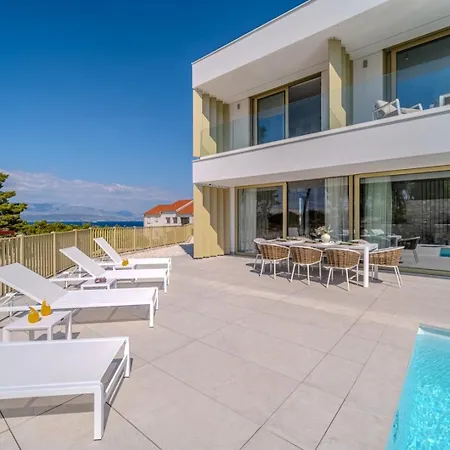 New Luxury Seaside Lemon Tree A-pool, Heated Pool & Sea View & Parking Villa