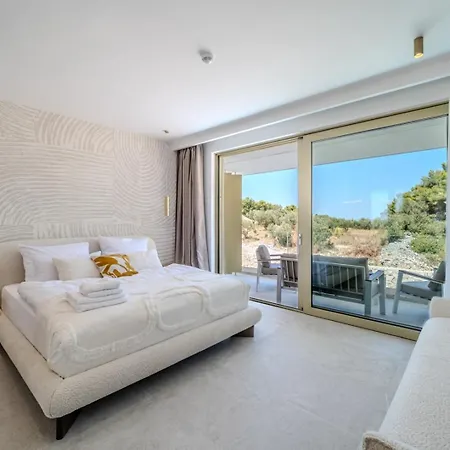 New Luxury Seaside Lemon Tree A-pool, Heated Pool & Sea View & Parking Sutivan