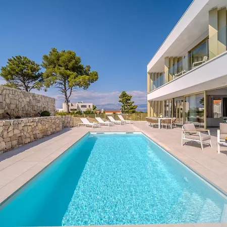 New Luxury Seaside Lemon Tree A-pool, Heated Pool & Sea View & Parking * Sutivan