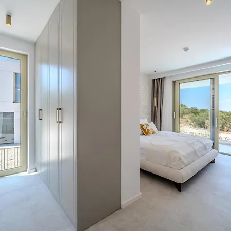 Villa New Luxury Seaside Lemon Tree A-pool, Heated Pool & Sea View & Parking *
